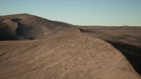 Luftaufnahme-Auf-Großen-Sanddünen-In-Der-Sahara-Wüste-Bei-Sonnenaufgang